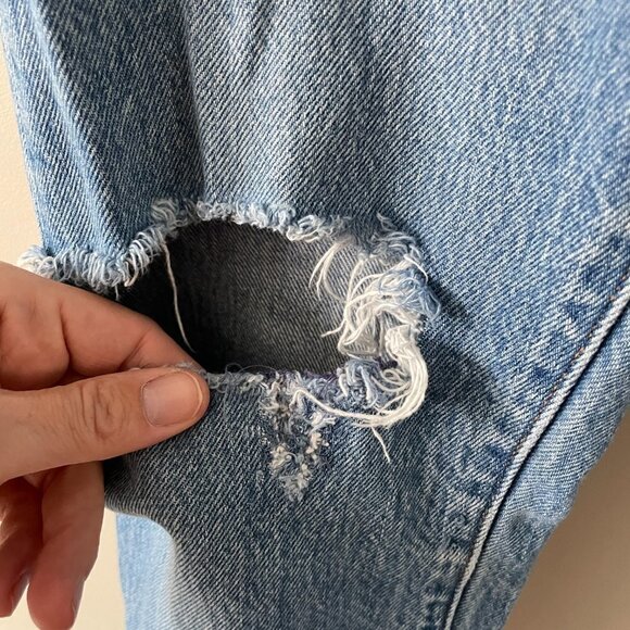 LEVI'S Wedgie Icon High Rise Denim Cropped Frayed Hem Jeans Athens Hera Blue 27 - Picture 11 of 13